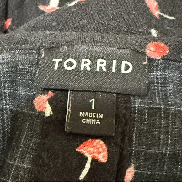 Torrid Abbey Blouse Black Mushroom Print Short Sleeve Size 1X - Picture 6 of 9